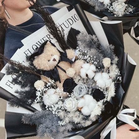Graduation Flowers丨Black Preserved Everlasting Flowers & Graduation Teddy Bouquet