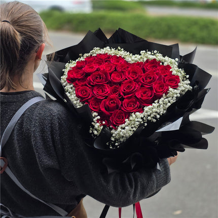 ❤Heart Shape Red Rose & Gyp Hatbox