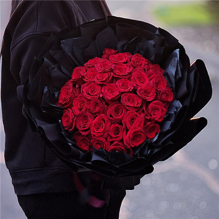 33 Red Roses (Black Style)