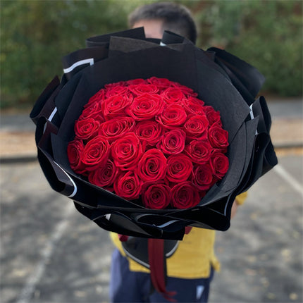 33 Red Roses (Black Style)