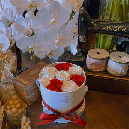 Preserved Rose HatBox - 8 White & Red roses