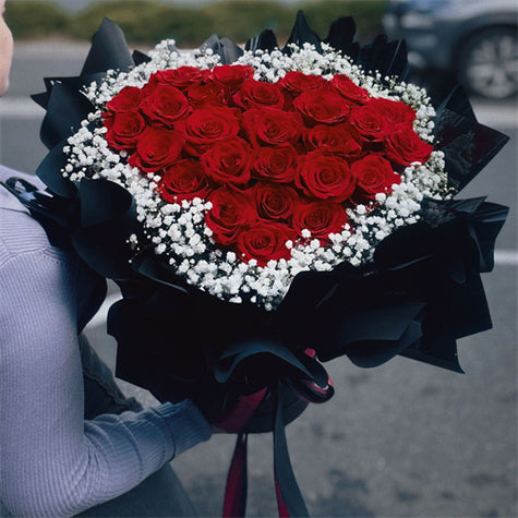 ❤Heart Shape Red Rose & Gyp Hatbox