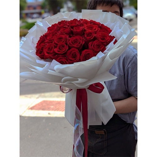 33 Red Roses (White Style)