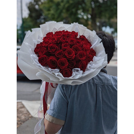 33 Red Roses (White Style)