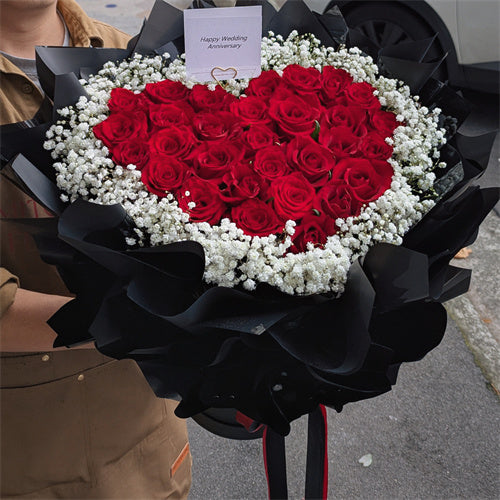❤Heart Shape Red Rose & Gyp Hatbox