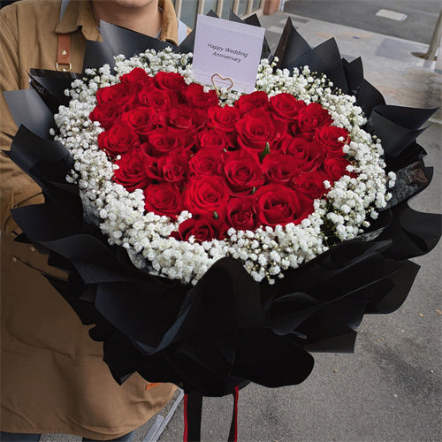 ❤Heart Shape Red Rose & Gyp Hatbox
