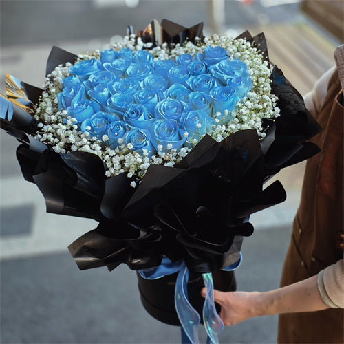 ❤Heart Shape Ice Blue Rose & Gyp Hatbox