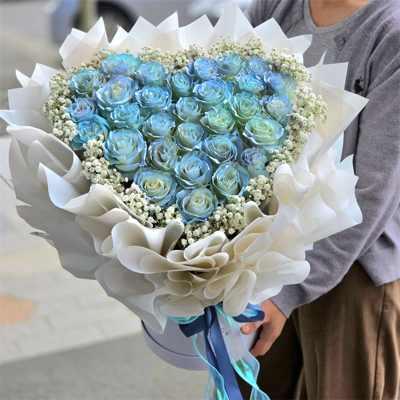 ❤Heart Shape Ice Blue Rose & Gyp Hatbox (White Style)