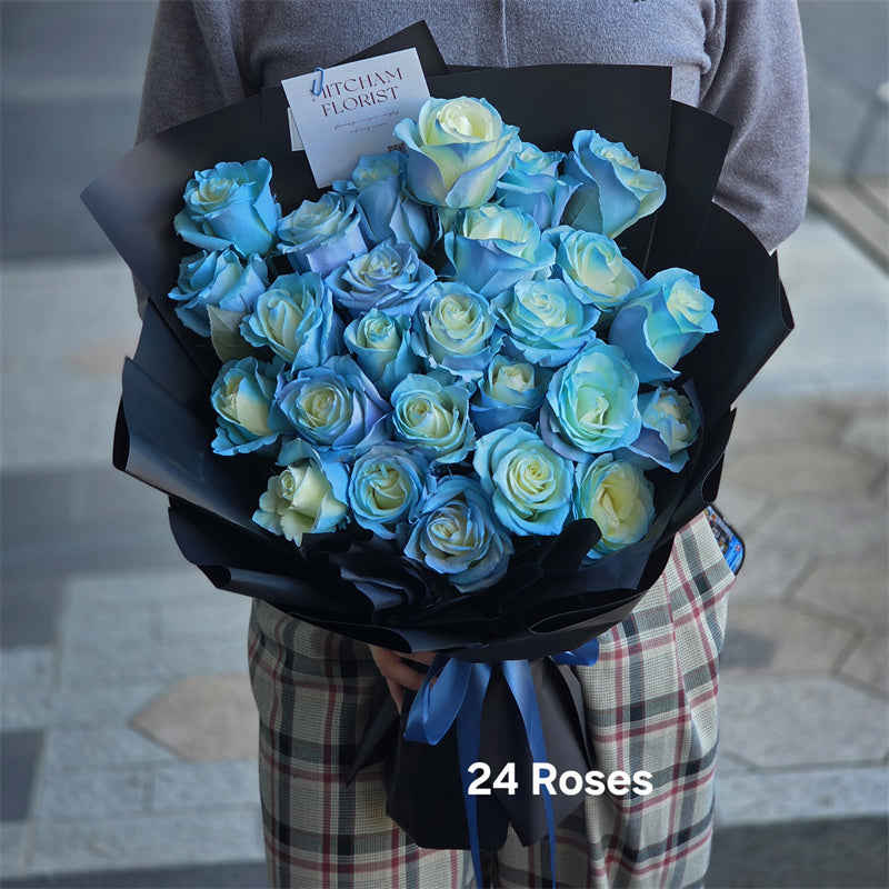 12 Ice Blue Roses (Black Style)