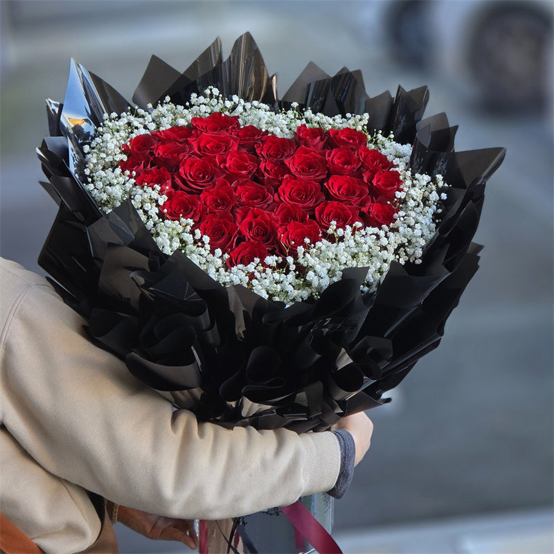 ❤Heart Shape Red Rose & Gyp Hatbox