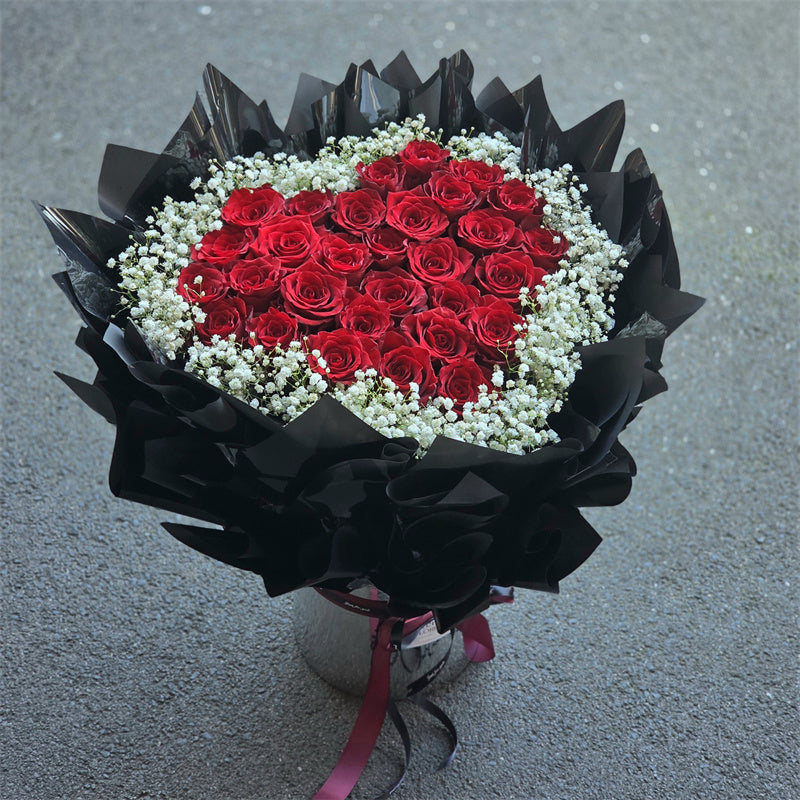 ❤Heart Shape Red Rose & Gyp Hatbox