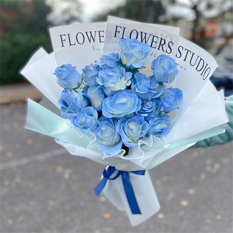 16 Ice Blue Roses